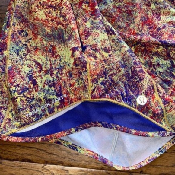 Lululemon Seawheeze 2019 hotty hot shorts size 8 Tall - Picture 11 of 12